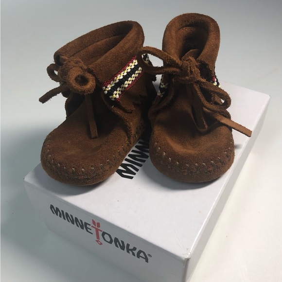 Minnetonka Baby Moccasins.- Braid Booties- Size 1 - Leather with Fringe - Picture 1 of 6